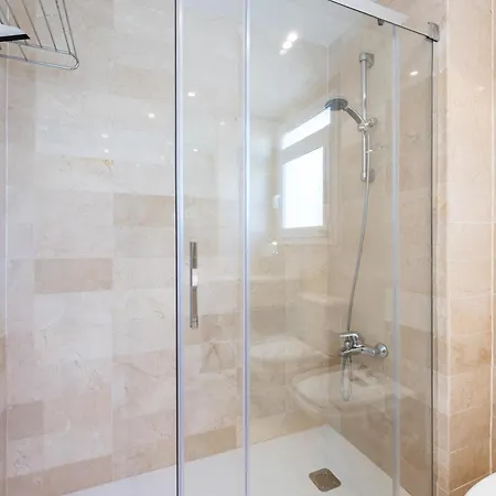 Canas In The Golden Mile With Private Parking, Perfect Location!